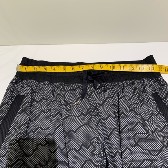 Kyodan Activewear Patterned Cropped Track Pants, Grey Size Medium - Picture 6 of 9